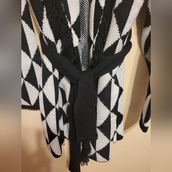 NWT fringed collar sweater wrap - Picture 2 of 7